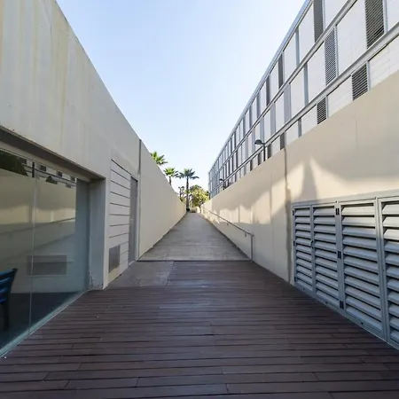 Elegant With A Terrace And Sea Vews 아파트 *