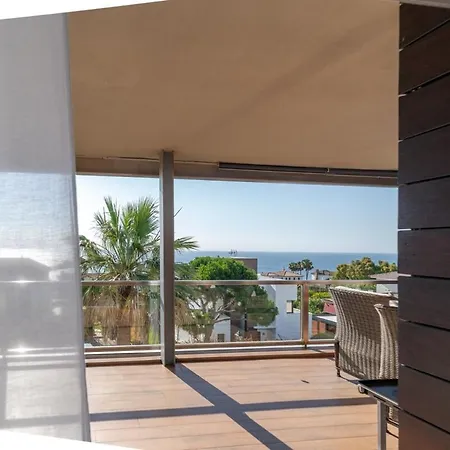 Elegant With A Terrace And Sea Vews 아파트 마닐바
