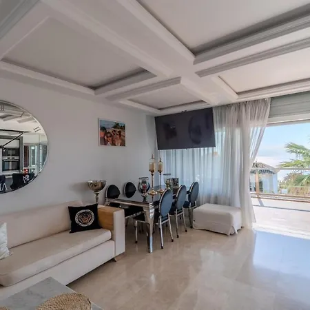 Elegant With A Terrace And Sea Vews * Sotogrande