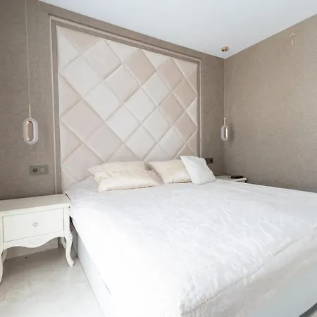 Elegant With A Terrace And Sea Vews 아파트