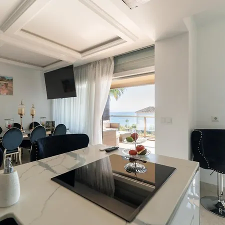 Elegant With A Terrace And Sea Vews * 마닐바