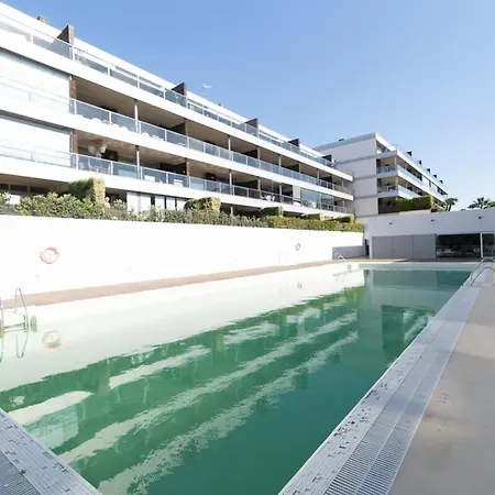 Elegant With A Terrace And Sea Vews 아파트 *
